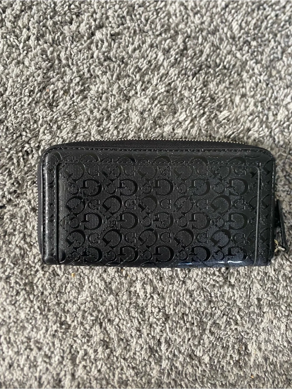 Guess logo pattern